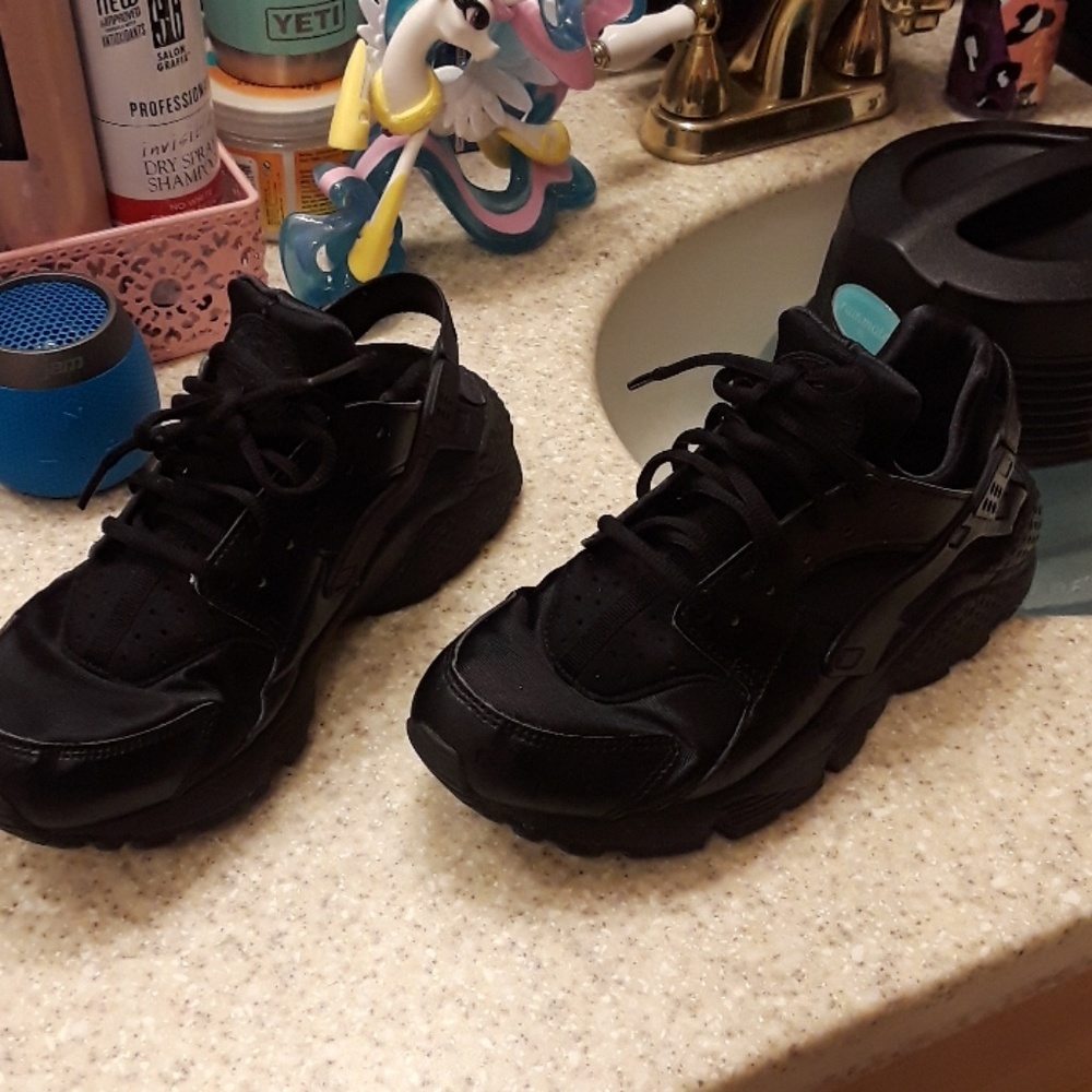 All black Huraches